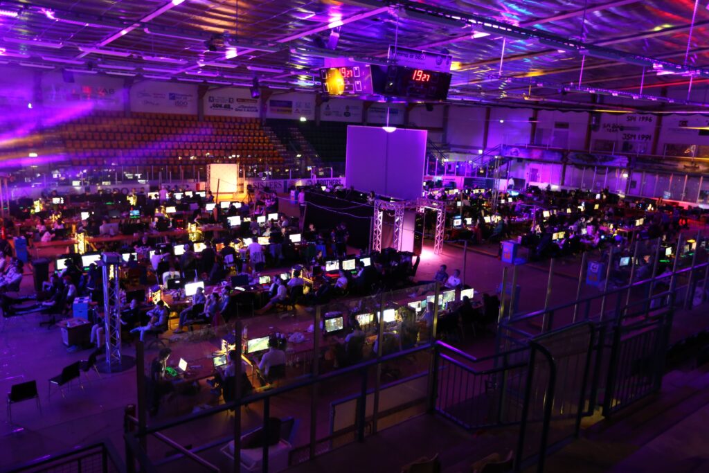 Inet är sedan 2014 stolt huvudsponsor till e-sportfesten Lanbit, Västsveriges största LAN, som firar jubileum med deras tionde LAN 25-28 maj.