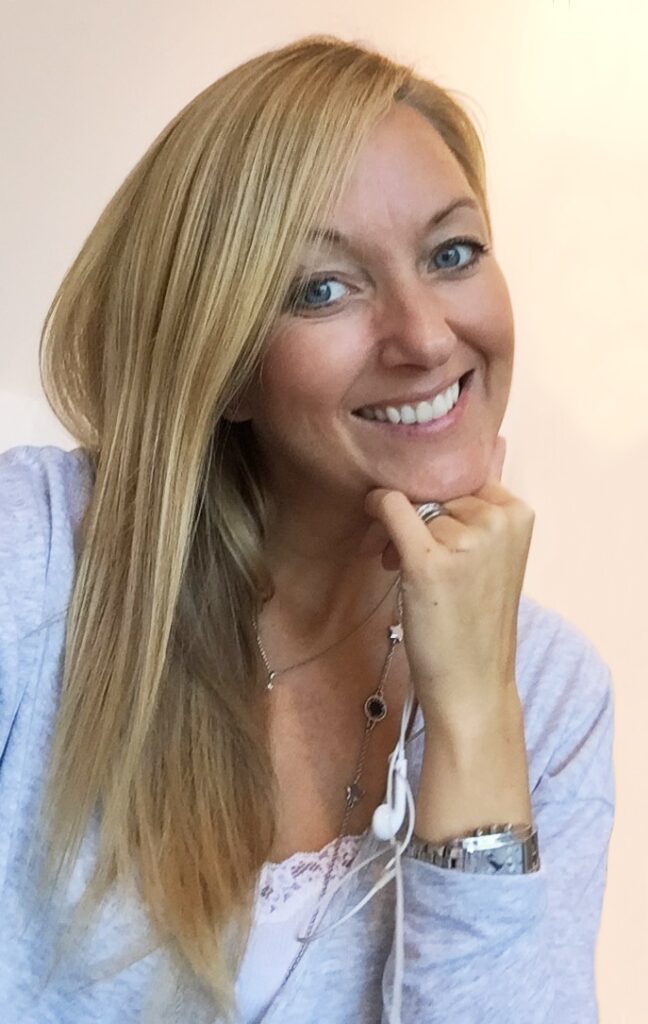 Jessica Liljedahl från Stockholm arbetar heltid och kan tack vare sin arbetsgivare läsa till Fastighetsmäklare med FEI FLEX på fritiden.