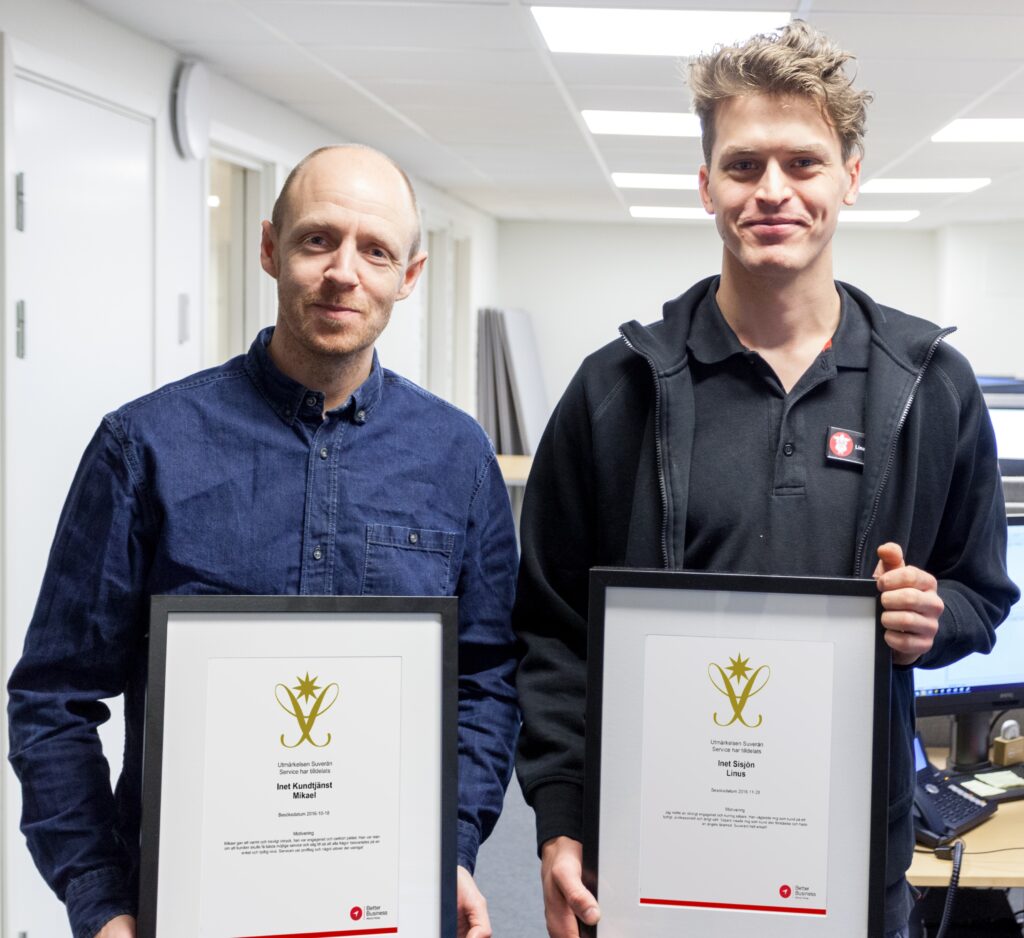 Nu belönas Inets medarbetare Linus Josefsson i Sisjöbutiken och Mikael Lindén på kundtjänst med Suverän Service av företaget Better Business.